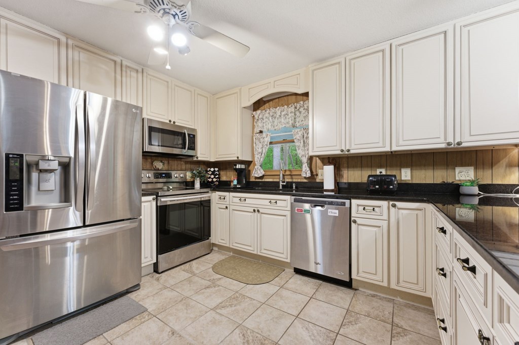 AChrisley's tweet photo. 520 Wheat Field Rd, Franklin, NC, 28734
3 bed | 3 bath
Active | 425000
https://t.co/6i4Alj0r4Y
Welcome to your private mountain retreat in the desirable Wheat Field subdivision of Otto! Nestled in a peaceful setting with only one home above, this property offers privacy,... https://t.co/TDGRDSu8af