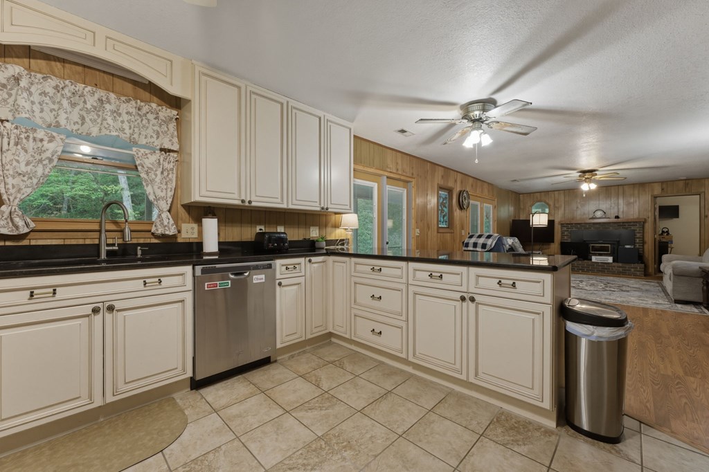 AChrisley's tweet photo. 520 Wheat Field Rd, Franklin, NC, 28734
3 bed | 3 bath
Active | 425000
https://t.co/6i4Alj0r4Y
Welcome to your private mountain retreat in the desirable Wheat Field subdivision of Otto! Nestled in a peaceful setting with only one home above, this property offers privacy,... https://t.co/TDGRDSu8af