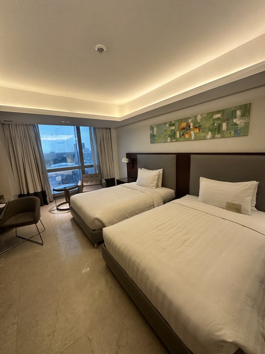 SilverStrap's tweet photo. dri ta anay staycation for a week sa Richmonde ah. para pagusto.. bebeboi da b. 😚 https://t.co/Fym3wcD8RA
