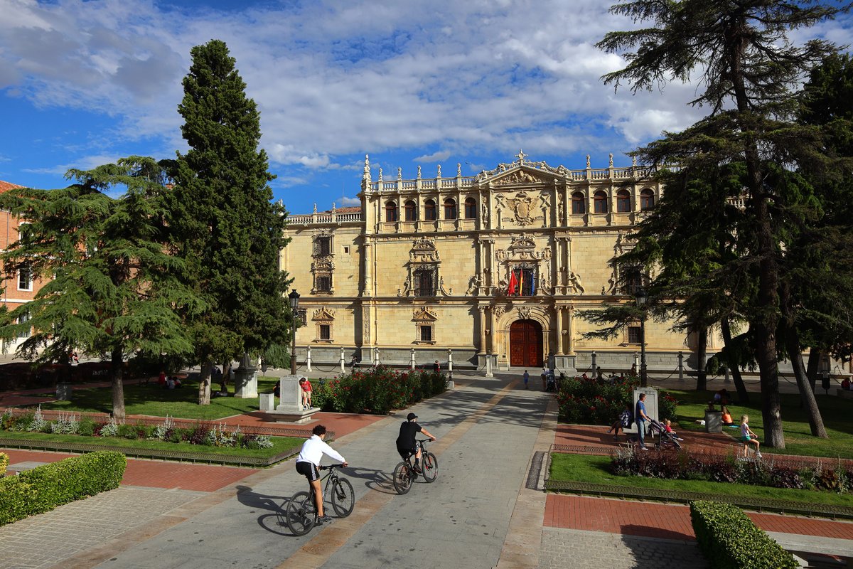 AHTurismo's tweet photo. Si visitas #Alcalá por primera vez no puedes perderte la #Universidad 🏛️

👣 El Patio de Santo Tomás de Villanueva, el de los Filósofos y el Trilingüe
👣 La Capilla de San Ildefonso
 👣 El Paraninfo

+info y visitas: https://t.co/u8JVAg8XZT

📷: Rubén Gámez

#AlcaláEnamora https://t.co/cbvB2LCZA5