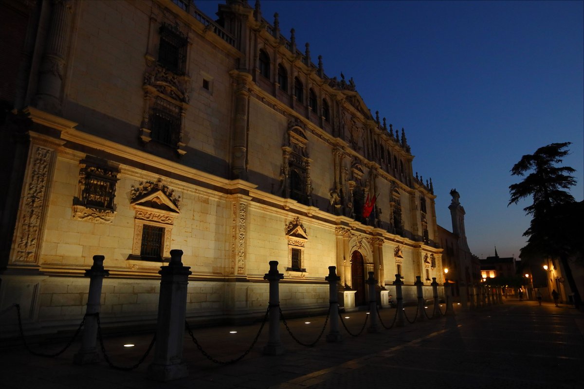 AHTurismo's tweet photo. Si visitas #Alcalá por primera vez no puedes perderte la #Universidad 🏛️

👣 El Patio de Santo Tomás de Villanueva, el de los Filósofos y el Trilingüe
👣 La Capilla de San Ildefonso
 👣 El Paraninfo

+info y visitas: https://t.co/u8JVAg8XZT

📷: Rubén Gámez

#AlcaláEnamora https://t.co/cbvB2LCZA5