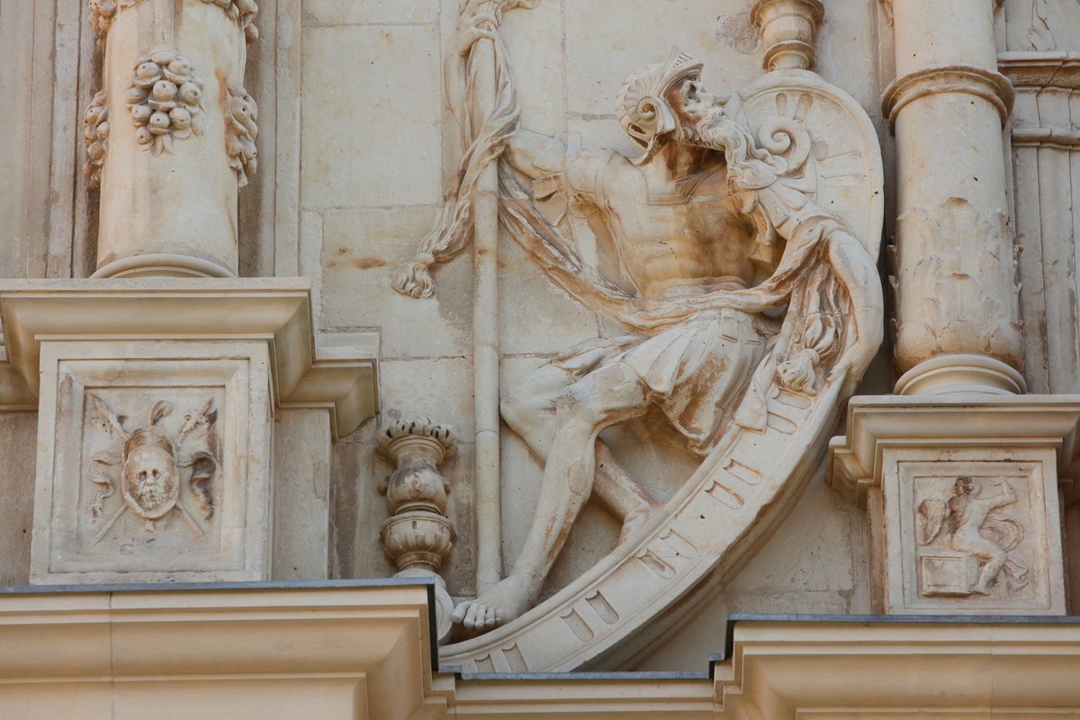 AHTurismo's tweet photo. Si visitas #Alcalá por primera vez no puedes perderte la #Universidad 🏛️

👣 El Patio de Santo Tomás de Villanueva, el de los Filósofos y el Trilingüe
👣 La Capilla de San Ildefonso
 👣 El Paraninfo

+info y visitas: https://t.co/u8JVAg8XZT

📷: Rubén Gámez

#AlcaláEnamora https://t.co/cbvB2LCZA5