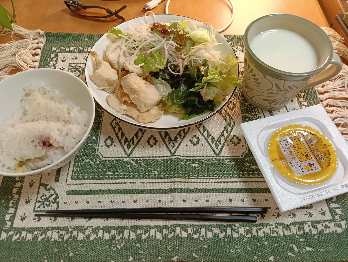 今日の自炊　チョレギサラダと蒸し鶏　あすけんの点数を上げようという小賢しい納豆