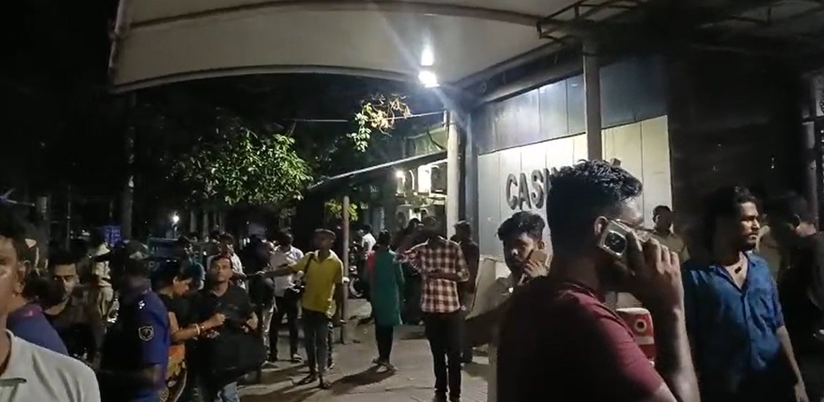 Focusplusnews's tweet image. 🚨 4 police personnel injured in knife attack in Cuttack

The incident occurred at the OSAP 6th Battalion premises after police questioned a suspicious couple. An SI, two constables, and a home guard were injured.

#Cuttack #BreakingNews #Crime