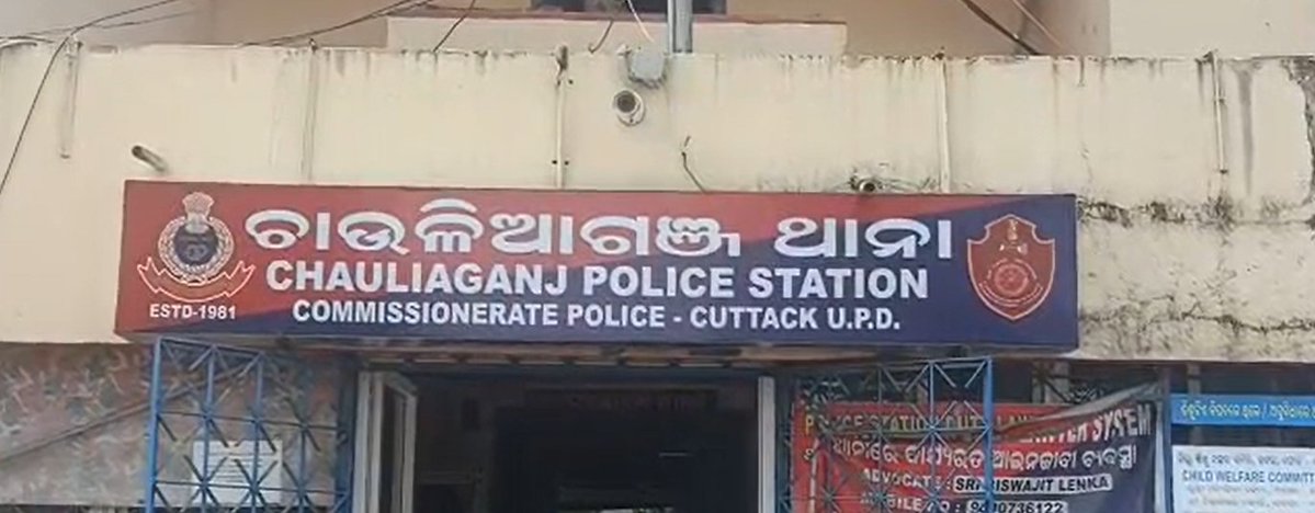 Focusplusnews's tweet image. 🚨 4 police personnel injured in knife attack in Cuttack

The incident occurred at the OSAP 6th Battalion premises after police questioned a suspicious couple. An SI, two constables, and a home guard were injured.

#Cuttack #BreakingNews #Crime