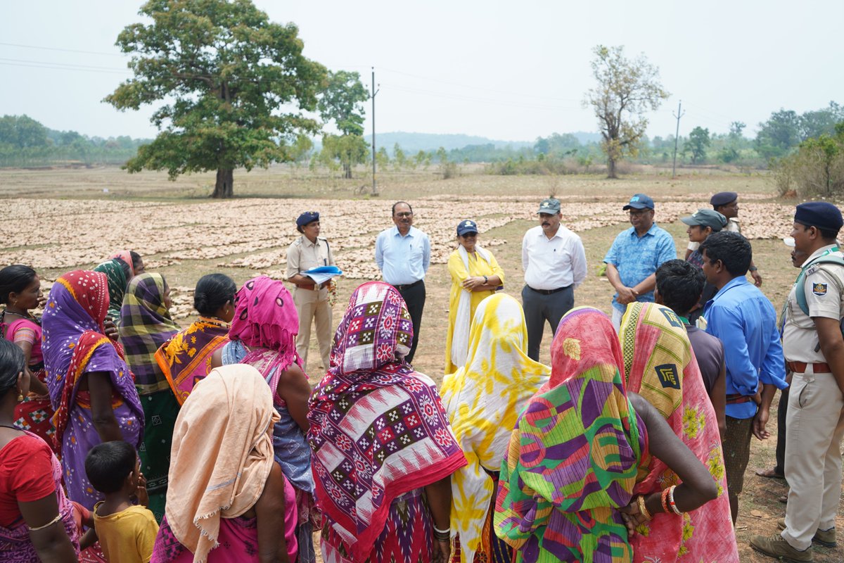 kenduleafodisha's tweet photo. ୨୮ ଏପ୍ରିଲ, ୨୦୨୬ରେ ପ୍ରଧାନ ମୁଖ୍ୟ ବନ ସଂରକ୍ଷକ (କେନ୍ଦୁପତ୍ର) ଓଡିଶାଙ୍କ ଜୟପୁର ଗସ୍ତ ସମୟରେ, ଜୟପୁର କେନ୍ଦୁପତ୍ର ଡିଭିଜନ କାର୍ଯ୍ୟାଳୟରେ କନଫରେନ୍ସ ହଲ ଉଦଘାଟନ କରିଥିଲେ, ଜୟପୁର ରେଞ୍ଜର ବିଭିନ୍ନ ଫଡ଼ି ପରିଦର୍ଶନ କରିଥିଲେ।
#pccfkenduleaf #kenduleaf #greengoldofodisha #klworking https://t.co/jSaSqALk5V