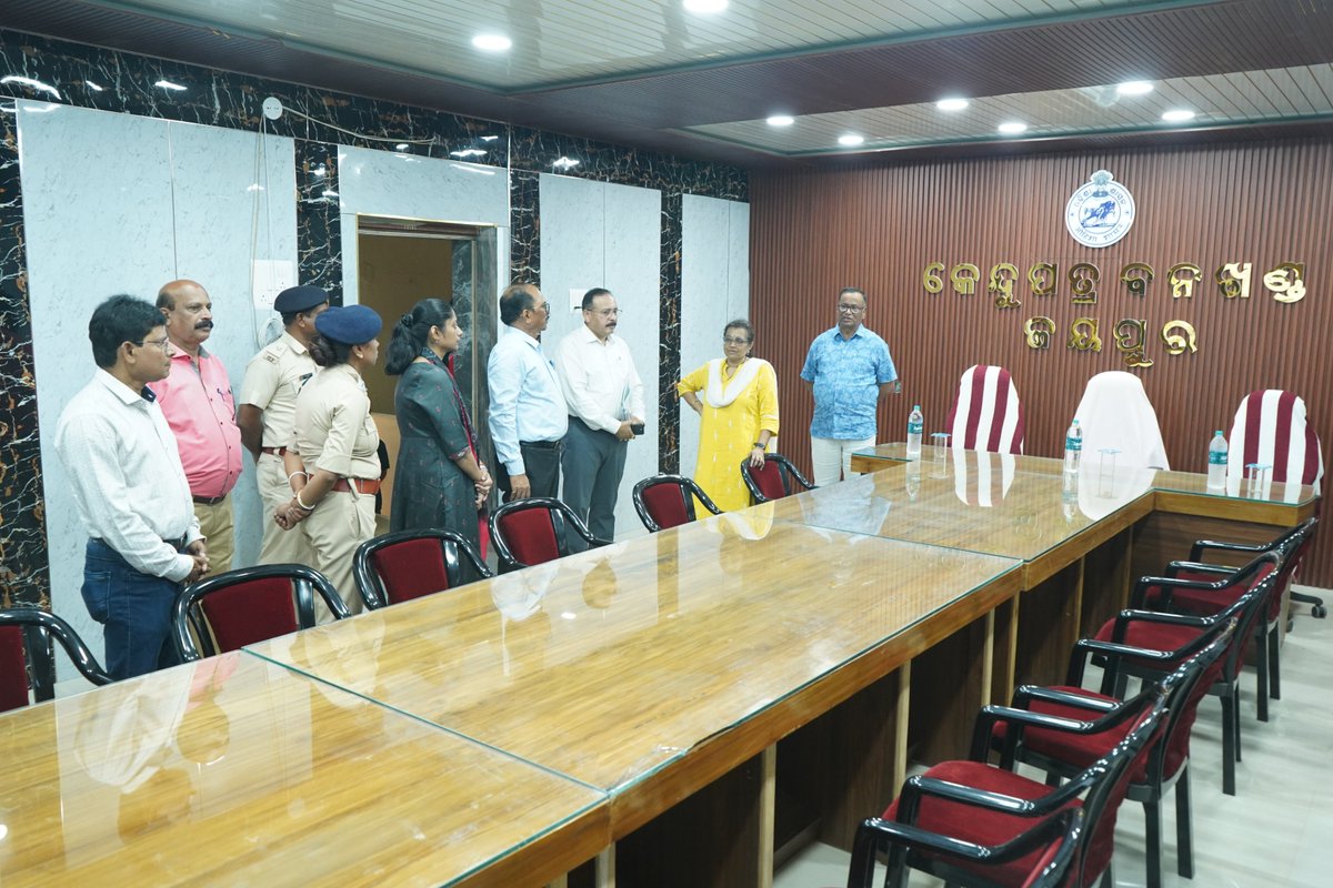 kenduleafodisha's tweet photo. ୨୮ ଏପ୍ରିଲ, ୨୦୨୬ରେ ପ୍ରଧାନ ମୁଖ୍ୟ ବନ ସଂରକ୍ଷକ (କେନ୍ଦୁପତ୍ର) ଓଡିଶାଙ୍କ ଜୟପୁର ଗସ୍ତ ସମୟରେ, ଜୟପୁର କେନ୍ଦୁପତ୍ର ଡିଭିଜନ କାର୍ଯ୍ୟାଳୟରେ କନଫରେନ୍ସ ହଲ ଉଦଘାଟନ କରିଥିଲେ, ଜୟପୁର ରେଞ୍ଜର ବିଭିନ୍ନ ଫଡ଼ି ପରିଦର୍ଶନ କରିଥିଲେ।
#pccfkenduleaf #kenduleaf #greengoldofodisha #klworking https://t.co/jSaSqALk5V