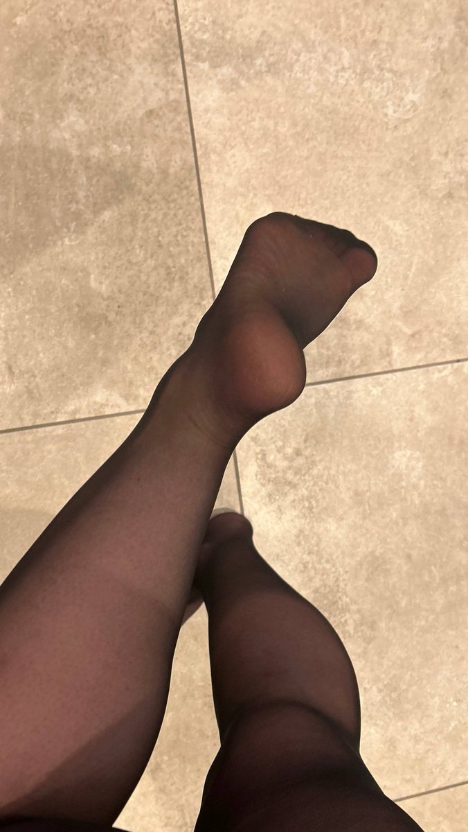 feet.repost_ tweet media