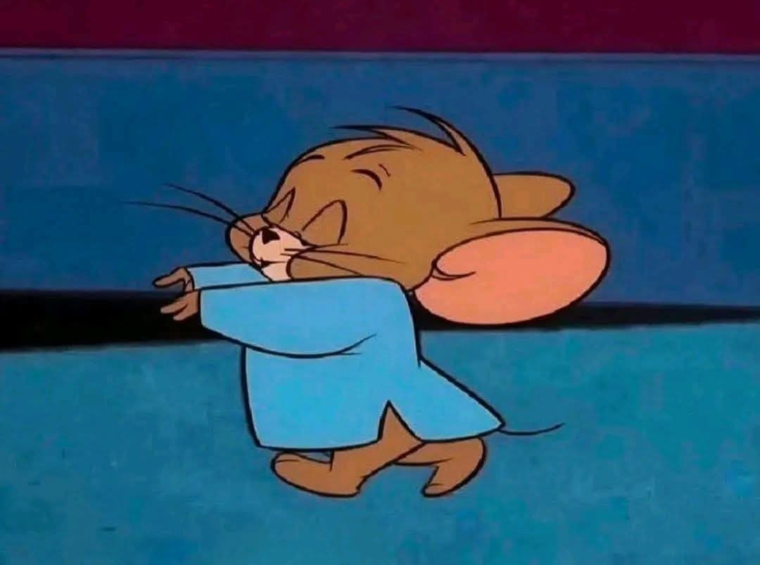 LitzyJrm's tweet photo. Yo yendo al baño a las 3 de la mañana sin abrir los ojos para no perder el sueño:... https://t.co/ANgd6A1s0r
