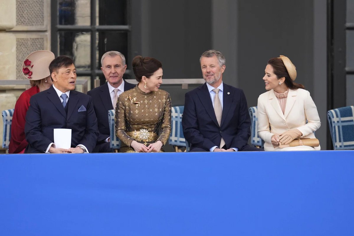 rwthofficial's tweet image. 🇹🇭​🇸🇪
#Thailand’s King Vajiralongkorn and Queen Suthida joined Monarchs and members of foreign royal families along with guests at the 80th birthday celebration of #Sweden’s King Carl XVI Gustaf in #Stockholm.

📸 TT #KingVajiralongkorn #QueenSuthida #ThaiRoyalFamily