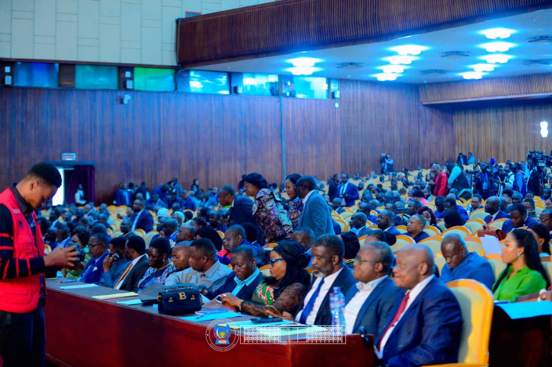 INFORDC2's tweet photo. #urgent
@AssembleeNatRDC programme à l'ordre du jour de la plénière de ce jeudi 30 avril 2026, l'examen et adoption de la proposition de loi fixant les conditions d'organisation du référendum en RDC,  initiée par l'Hon. NGONDANKOY Paul https://t.co/JiObrGVdOA