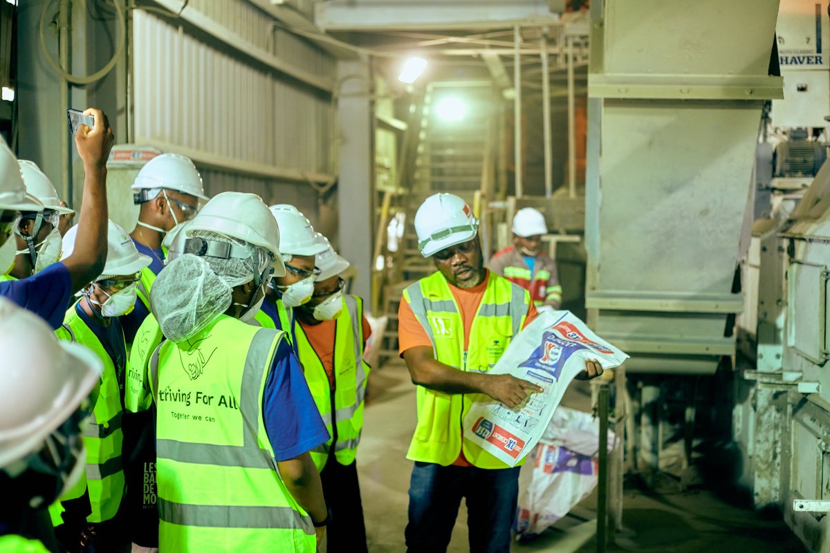 AllStriving's tweet photo. From classroom to industry

13 students in Cameroon experienced STEM in action at @dangotecement through Striving For All.

Most left with a stronger interest in engineering careers.

👉 Read more: https://t.co/4DvgFFGPTN https://t.co/kgAxNN7FAv