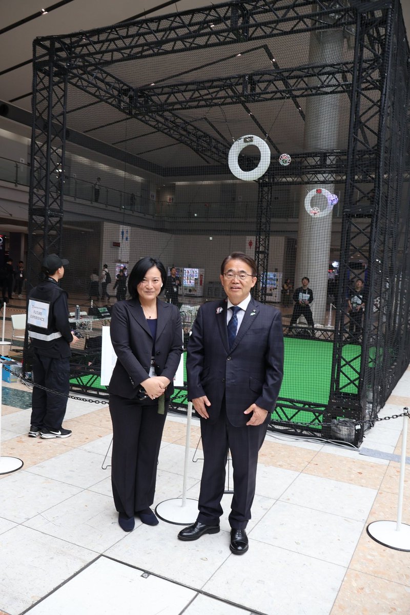 ohmura_jimusho_'s tweet photo. ⑬
◆ #eVTOL ( #空飛ぶクルマ )を開発している「 #SKY_DRIVE 」
◆次世代エアスポーツ「 #ドローンサッカー 」を紹介している「 #Prodrone 」
◆農業用ロボットを紹介する「 #Field_Works 」 https://t.co/KYTvLOp9Kj