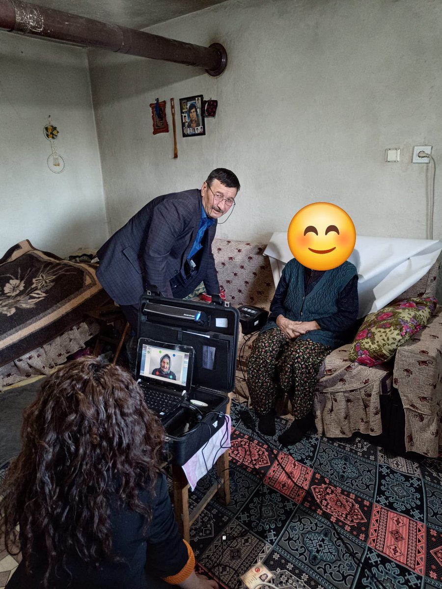 CayNufus's tweet photo. Kiraz Diyarı DERESİNEK köyümüzdeki engelli ve yaşlılarimizin hâyr dualarını aldık.Hizmetimizin gitmediği ev kalmayacak.
@E_tanyeri 
@afyon_nvi 
@caykaymakamlik 
@AfyonValiligi https://t.co/aHjQuhFB8r