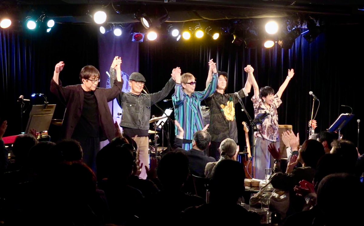 taka_tokutake's tweet photo. 昨日は目黒BluesAlleyにてSKYEのサポートで演奏してきました🎸去年に引き続きお声がけいただき、メンバーの皆さまと一緒に音が出せて光栄でした✨
機材：Nivram Telecaster with hipshot B bender、Gretsch6120 Duane Eddy、Fender Baseman Amp
#SKYE #小原礼 #林立夫 #松任谷正隆 #徳武孝音 #小林香織 https://t.co/3O2dOe1GXa