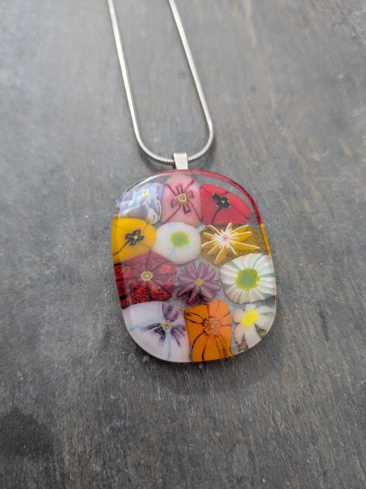 Samphireglass's tweet image. A beautiful summer floral fused glass necklace. Lovely handmade murrini glass and fused glass pendant with individual handcrafted flower glass fused between clear glass. A wonderful gift idea.

#handmade #etsy #giftideas #shopindie

samphireglass.etsy.com/listing/444499…