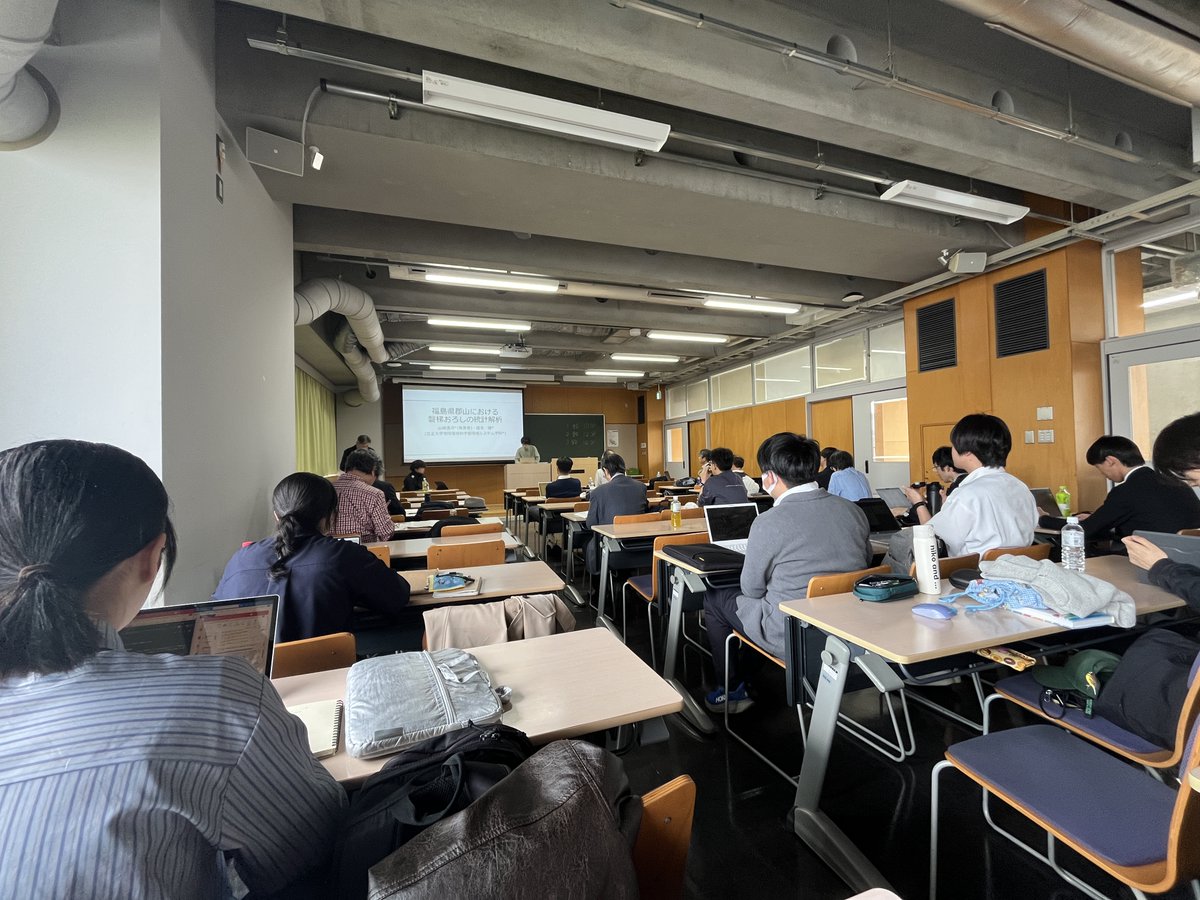 RisshoMet's tweet photo. 立正大学品川キャンパスで開催された
第83回 気候影響・利用研究会にて、
気象分野から計5名が研究発表しました！

立正の学生は、ほとんどが初めての学外発表、、
緊張の中よくやり切りました👏

さまざまな視点からコメントや議論をいただいた皆様、
本当にありがとうございました！ https://t.co/KPvJnEWWrU