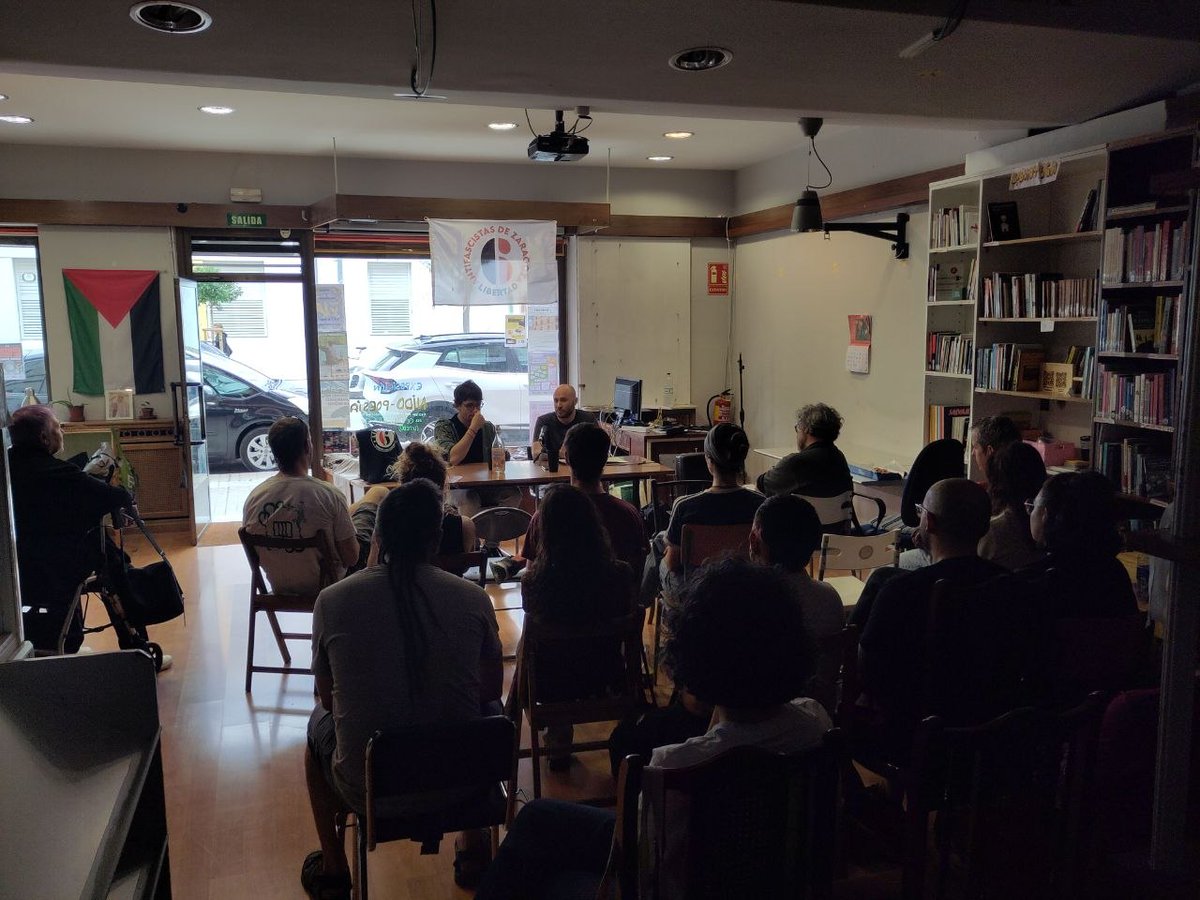 Libertad6Zgz's tweet image. Ayer estuvimos en Huesca hablando sobre extrema derecha, represión de estado y el caso de los 6 de Zaragoza.
Muchas gracias al CSA Boira Preta y a todas las participantes.