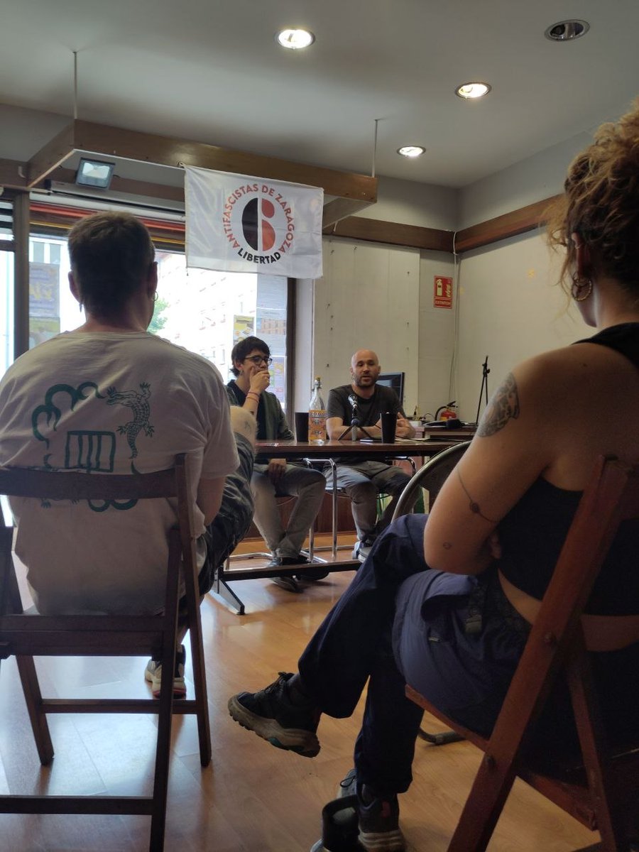 Libertad6Zgz's tweet image. Ayer estuvimos en Huesca hablando sobre extrema derecha, represión de estado y el caso de los 6 de Zaragoza.
Muchas gracias al CSA Boira Preta y a todas las participantes.