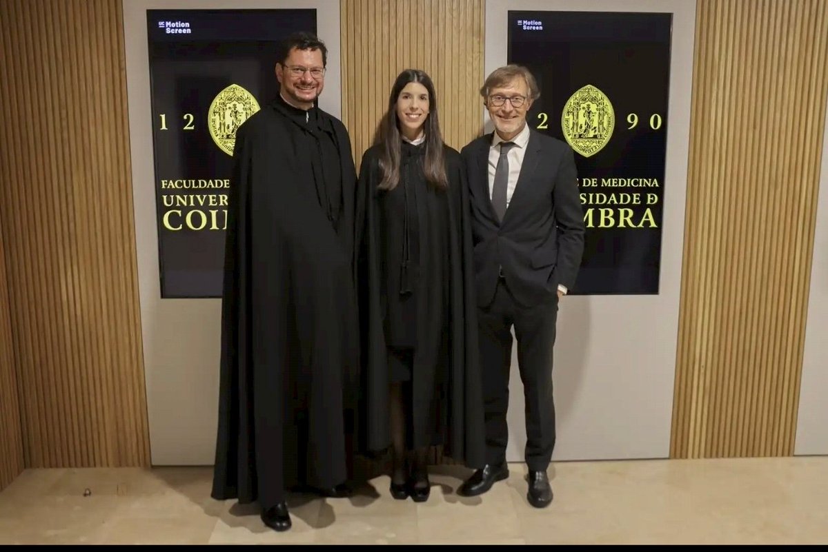 befmuc's tweet photo. Muitos Parabéns à Doutora 𝗝𝗼𝗮𝗻𝗮 𝗔𝗹𝗲𝘅𝗮𝗻𝗱𝗿𝗮 𝗠𝗮𝗿𝗾𝘂𝗲𝘀 𝗦𝗶𝗺õ𝗲𝘀, que realizou ontem a sua Prova de Doutoramento, do Programa de Doutoramento em Ciências da Saúde, Ciências Biomédicas!

#FMUC #befmuc #ucoimbra #faculdadedemedicina #provasacademicas #geaFMUC https://t.co/VzgpYTmjoY