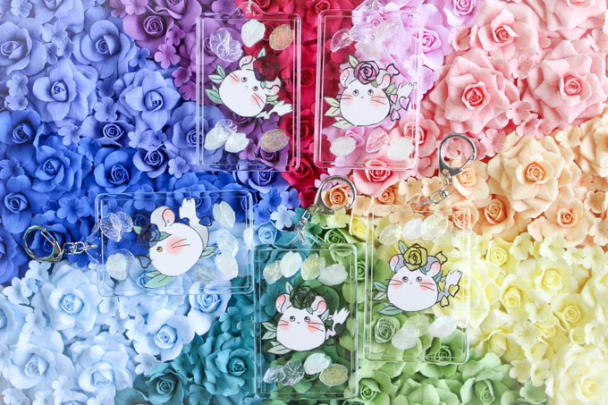 Erica×こば 以前個展で制作したねじゅちゃんをコミティア用に制作しました 切り絵→私 花びら→こばさん 今回は横向きねじゅちゃんを1つ制作しております 色んな景色と沢山楽しんで頂けますように… 5/3(日) 九州コミティア10 北九州メッセ(旧西日本総合展示場新館)