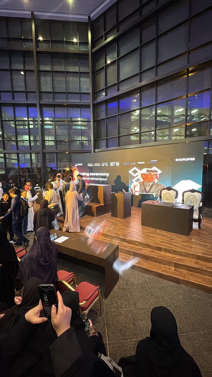 1ifmb's tweet photo. الحمدلله🤍
سعيدة بحصولنا على المركز الثالث في Reverse Hackathon المقام في جامعة الملك فهد للبترول والمعادن 🪄

كانت أيامًا امتلأت بمحاولاتٍ متكررة، وأفكارٍ تولد ثم تُعاد صياغتها حتى استقرت على شكلٍ يليق بالنهاية. ومن براءاتٍ مطروحة، وُلدت لنا رؤى جديدة انتهت إلى هذا الإنجاز. https://t.co/dJyxHgLzMk