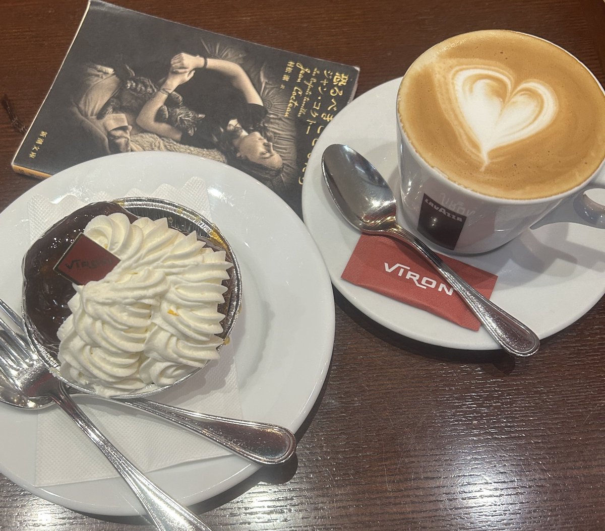 toko_skmt's tweet photo. そして本日はベーカリーの方のババ❤️
波々のクリームが嬉しい❤️
リキュール弱め。
柔らか甘々のブリオッシュ❤️
カフェクレームも❤️
❤️だらけの #VIRON❤️ https://t.co/WOeX97qjv9