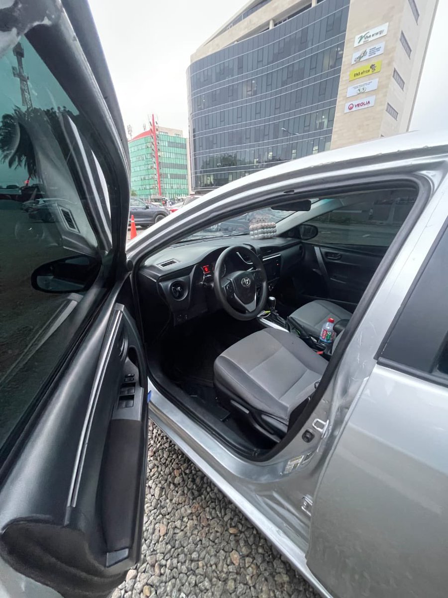 RegularCudjoe's tweet photo. 2017 Toyota Corolla LE
1.8 liter 4 cylinder 
Automatic transmission
Reverse cam
Alloy wheels 
Ice cold ac 
Fabric seats 

Drives really well. 
Asking price is ¢125,000 negotiable 
0549685129 https://t.co/ozx4wq6PfP