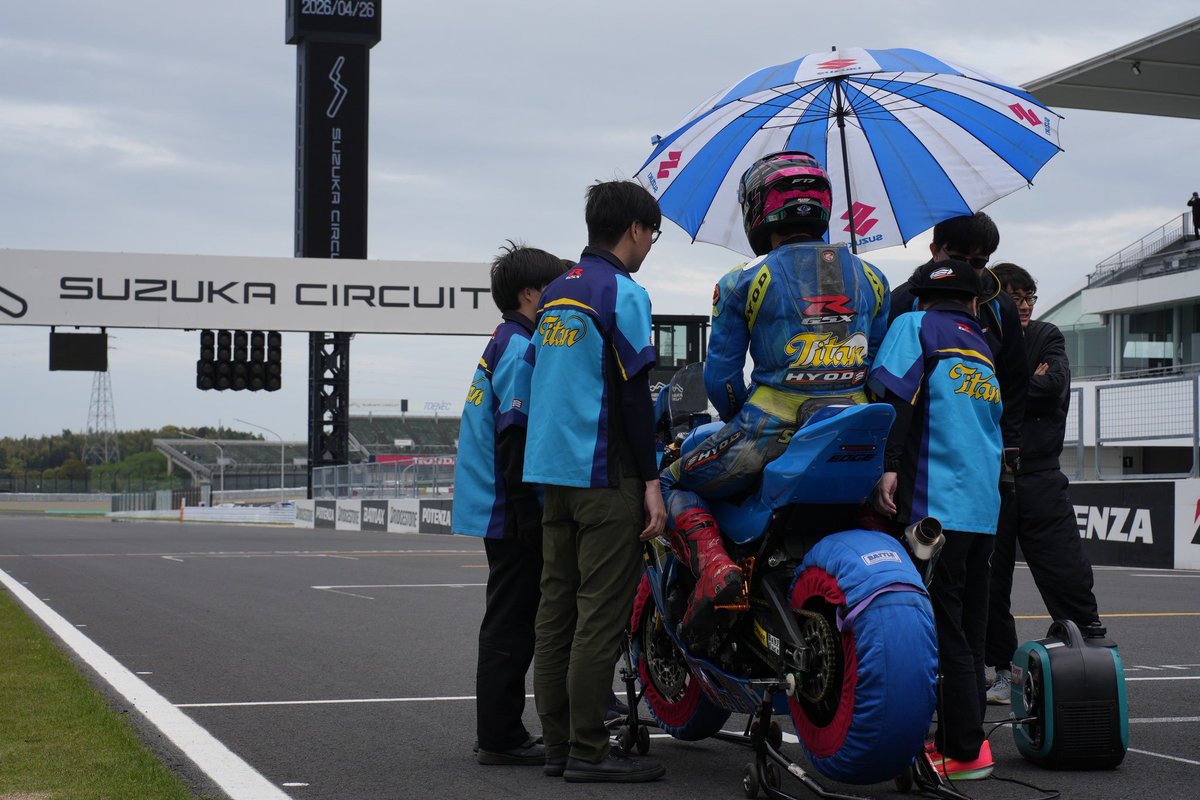 fexer_21's tweet photo. 今週末は岡山ロードレース第2戦！
3連戦のラスト！
今回もドライでお願いします🙏🙏
 #浜松チームタイタン 
 #suzuki https://t.co/ytwmSfOt5Q
