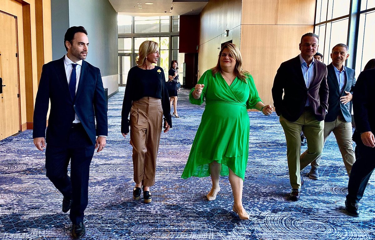 [Ahora] Otro medio al servicio del <a href="/gobiernopr/">Gobierno de Puerto Rico 🇵🇷</a> Los desarrolladores Rojo-Montilla re lanzarán la marca Caribbean Business el siete de mayo en un “Caribbean Forum” de $400 la taquilla, $35k por auspiciador y como “speakers”, el liderato del <a href="/pnp_pr/">Partido Nuevo Progresista</a> en gobierno <a href="/Jenniffer/">Jenniffer González</a>,