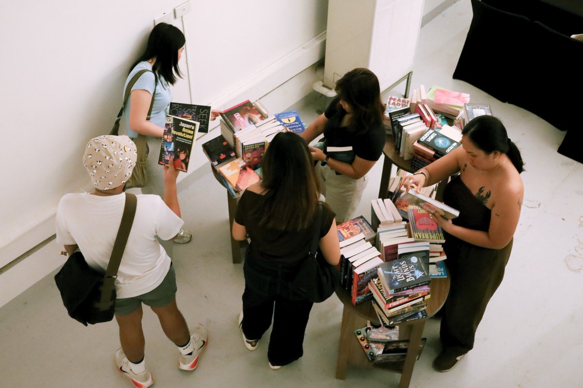 Fully Booked tweet media