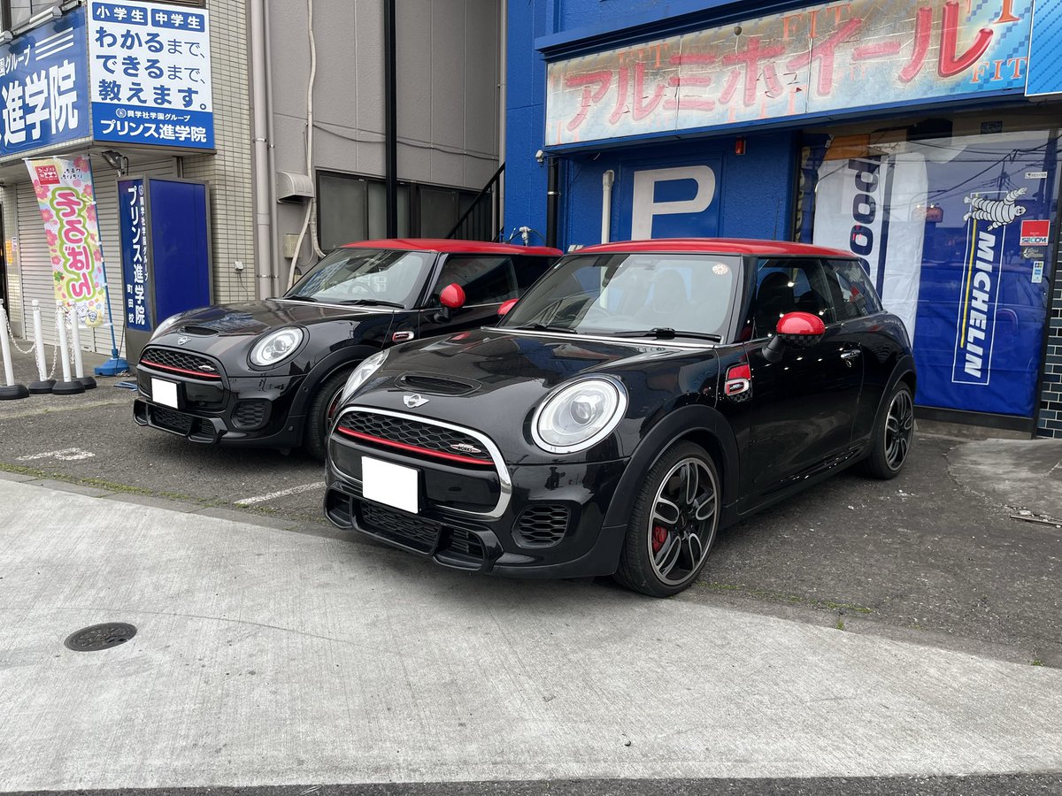 fit7377's tweet image. FIT町田です👨‍🔧

MINI F56 JCWのオーナー様にタイヤをご購入頂きました！

自分のミニと同じカラー久々に見ました👀

タイヤの状態どうでしょうか？
タイヤチェックも大歓迎👐

ミニ用タイヤサイズ在庫あります🛞

ご来店お待ちしております👉

fit-mini.com
#mini #jcw #タイヤ購入