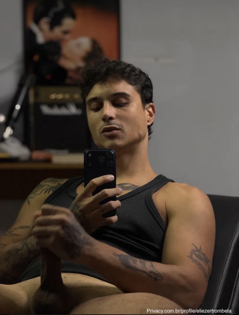 Eliprivacy's tweet photo. Esse homem é uma delícia https://t.co/4OrKYeNCub