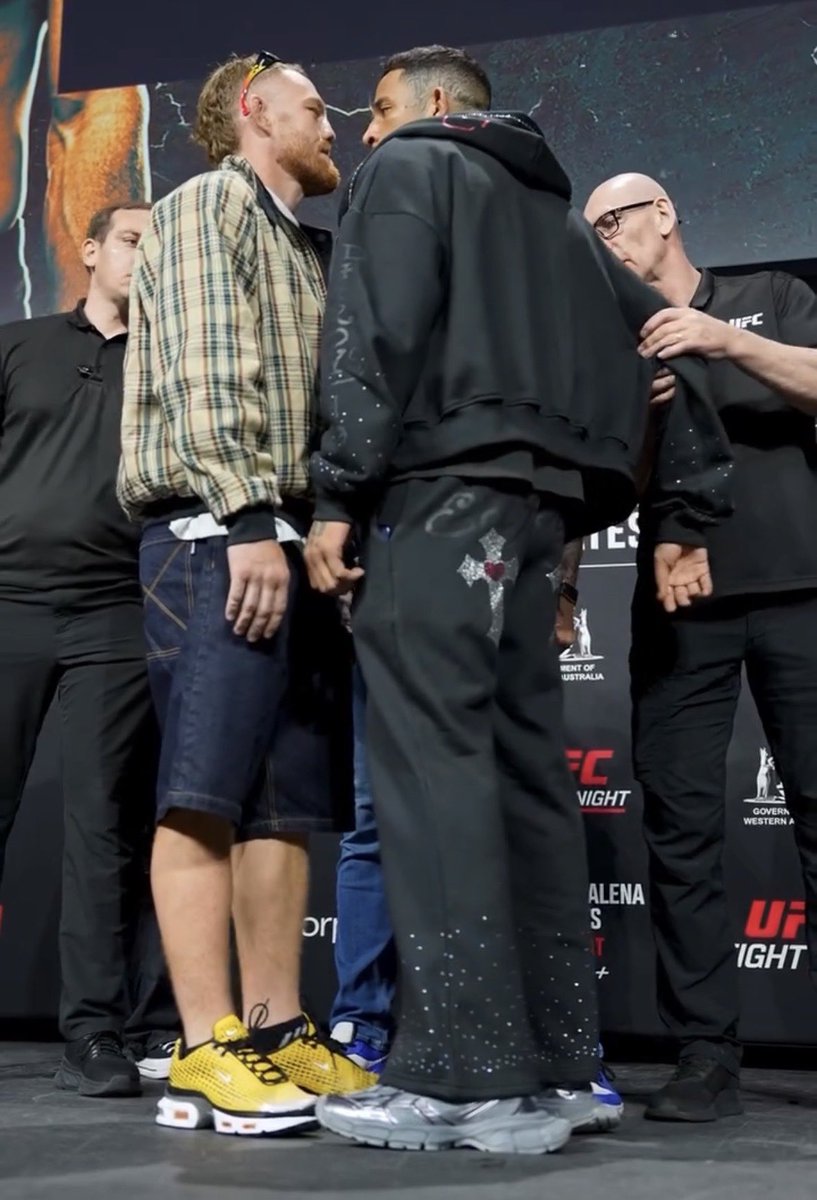 Legionnairecsn's tweet image. Intense Staredown between Maddalena and Prates☠️

@UFC
#mixedmartialarts
#combatsports
#ultimatefighting
#ufcperth