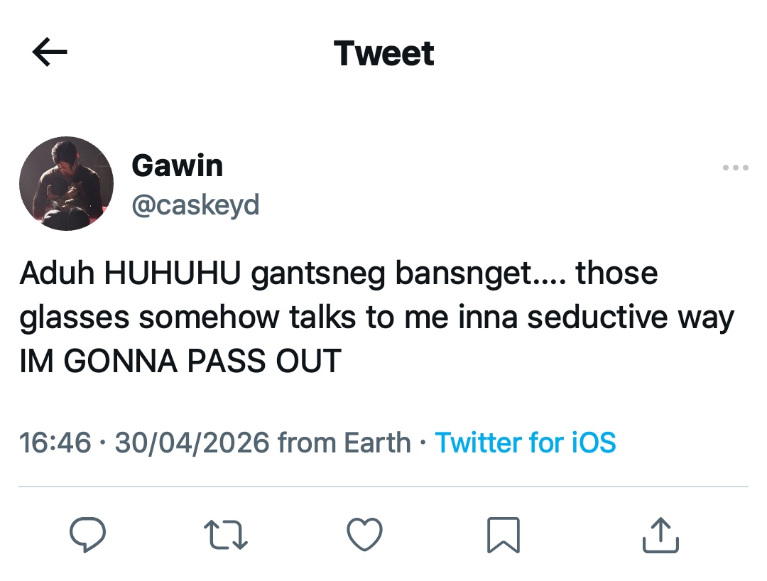 gawhimsy's tweet photo. Gawin yang bikin Joss panik karena ngirim voice note aneh, padahal Joss cuma pap lagi makan steak.

#JossGawin one shot au ⚠️🔞 https://t.co/ywOZIYvaYg