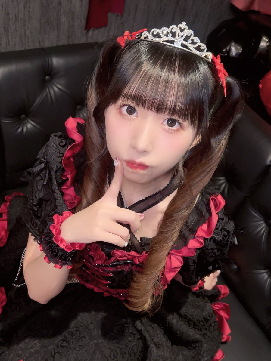 ラストおきゅいん！
最後に乾杯しよ〜♥️会いに来て〜♥️

📍大阪市中央区心斎橋筋2丁目3-7
ロイヤル北川ビル2F
 #コンカフェ  #卒業