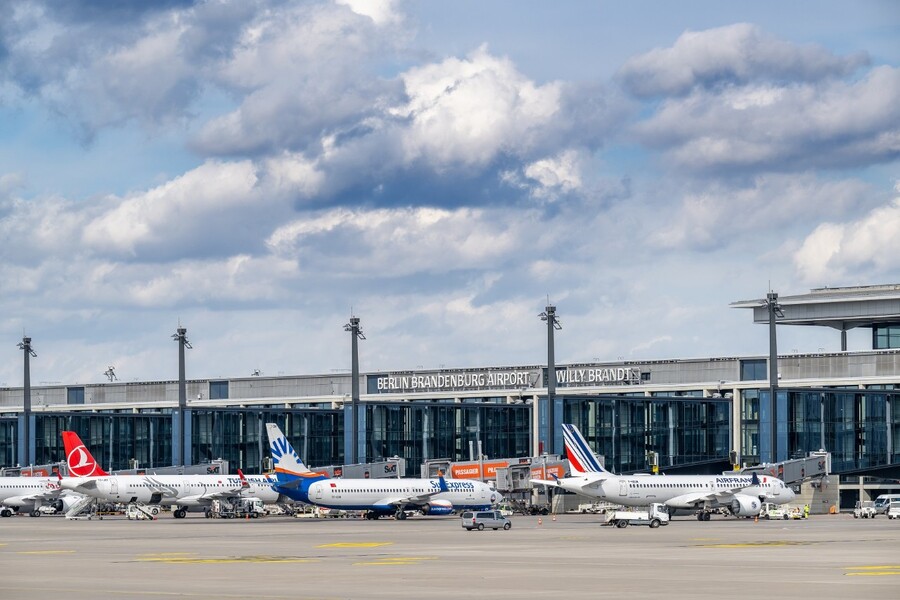 ParkingNearAirports.io tweet media
