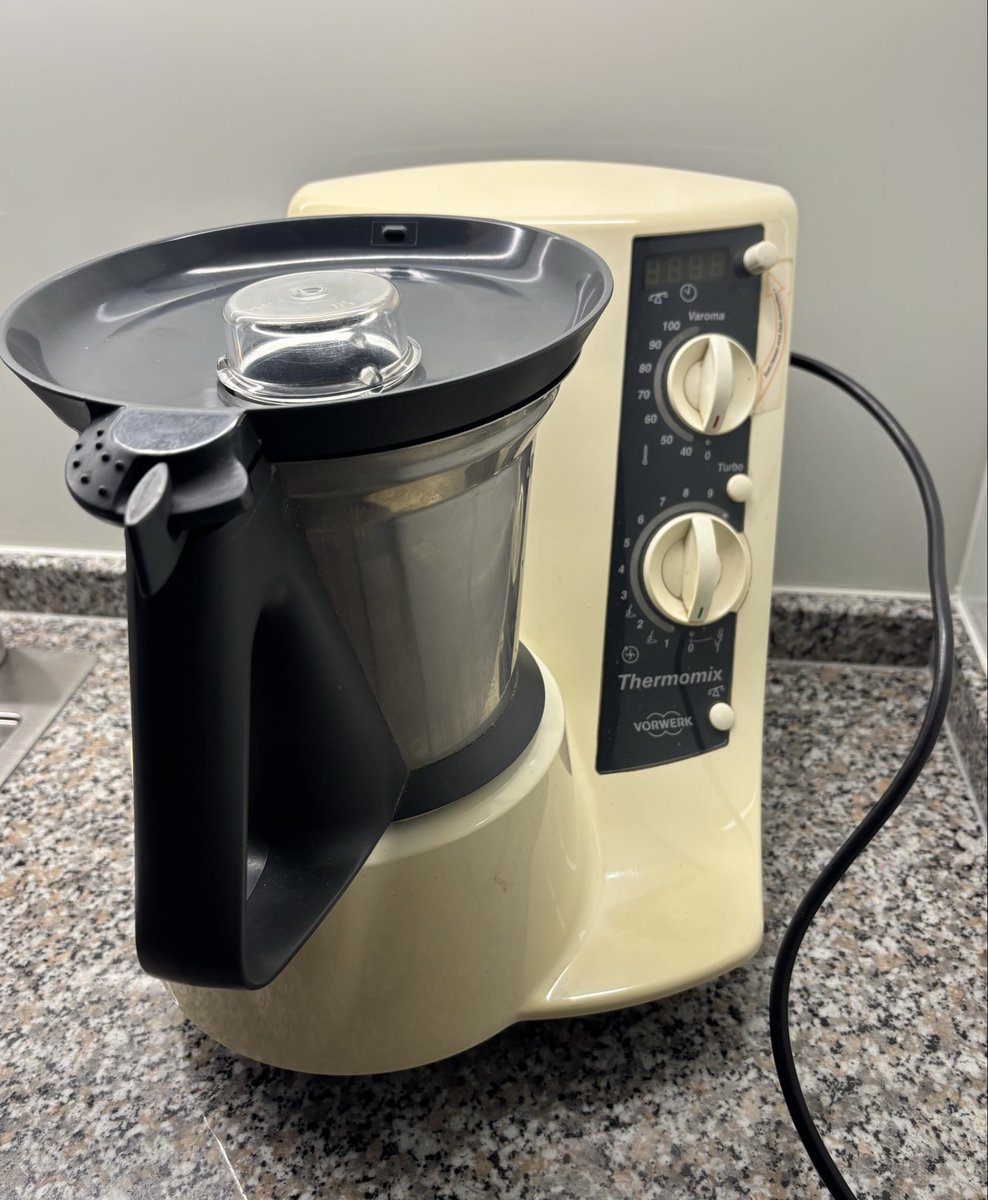 BauerWilli_org's tweet photo. Das ist jetzt schon die zweite Reparatur an dem unserem Thermomix gewesen. Geht nicht mehr auf Garantie….😉 https://t.co/tJ8zwztHRG
