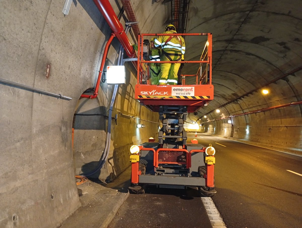 transportesgob's tweet image. El 4 de mayo comenzaremos, entre otros trabajos, con la ejecución de tres nuevas galerías de evacuación en el túnel de Fabares (A-64) en Villaviciosa (Asturias).

En el marco de la modernización que llevamos a cabo en siete túneles de la A-8 y A-64.

👉 transportes.gob.es/ministerio/com…