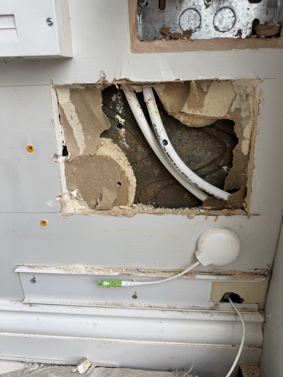 dumb_rooster's tweet photo. @WeAreOpenreach worst experience having open reach install my new broadband. Drilled a hole into my heating pipe and left my house with hole in my wall. Yet waiting for a member of team to come fix the hole, yet no one has contacted me. They have left me stranded.  Disgraceful https://t.co/27RZUD5GSe