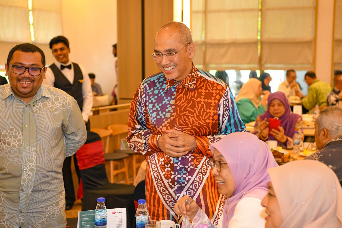 MohdShukriYajid's tweet photo. Memorable“Raya Lagi Ke?” potluck by @MSUmalaysiaSHCA with #MSUrians, after the soft launch of #MintbyMSU. Delightful look beyond the tasty festive spread, where we engaged in a spirited gathering that strengthened bonds and encouraged interaction. @MSUmalaysia https://t.co/h10MhLbheY