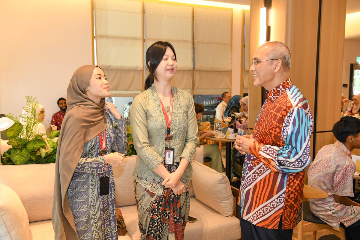 MohdShukriYajid's tweet photo. Memorable“Raya Lagi Ke?” potluck by @MSUmalaysiaSHCA with #MSUrians, after the soft launch of #MintbyMSU. Delightful look beyond the tasty festive spread, where we engaged in a spirited gathering that strengthened bonds and encouraged interaction. @MSUmalaysia https://t.co/h10MhLbheY