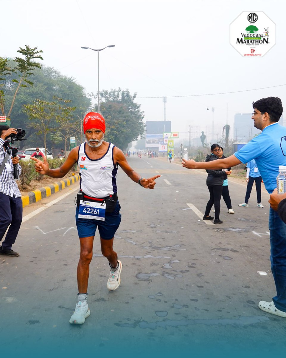 VMIndia's tweet photo. Because every mile needs fuel.

Hydration and nutrition points across the route kept runners refreshed, recharged, and ready to go the distance.

#VadodaraMarathon #MyStrideMyPride #HydrationSupport #MarathonEnergy #MGVM #VM https://t.co/aquapNBk6S
