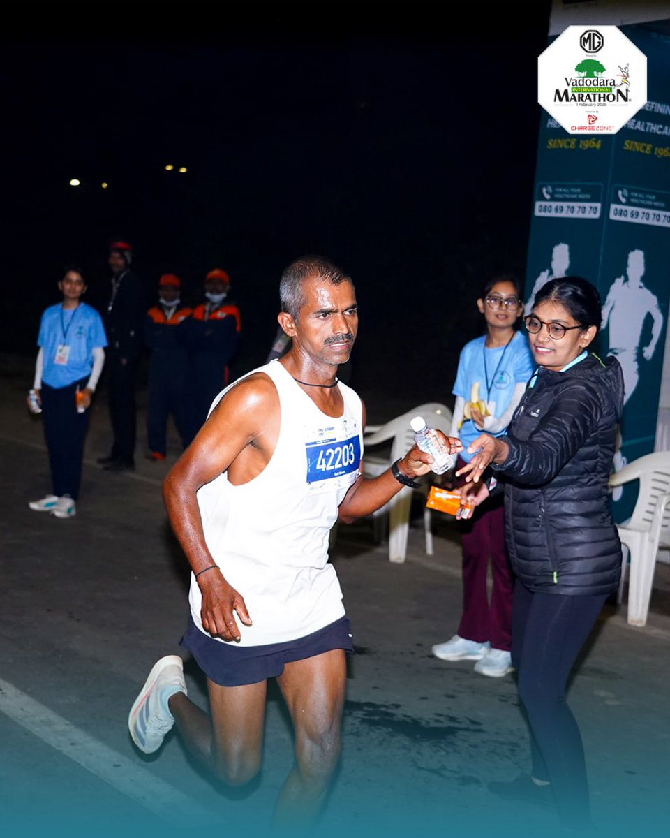 VMIndia's tweet photo. Because every mile needs fuel.

Hydration and nutrition points across the route kept runners refreshed, recharged, and ready to go the distance.

#VadodaraMarathon #MyStrideMyPride #HydrationSupport #MarathonEnergy #MGVM #VM https://t.co/aquapNBk6S