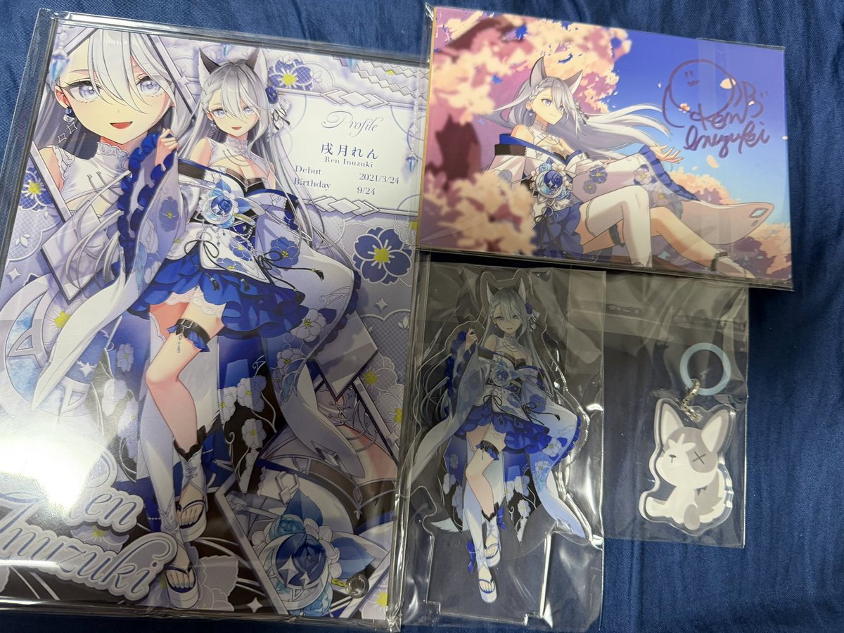 inuzuki_vt グッズ届いたよ〜！ アクリルボード思った以上にデカくて