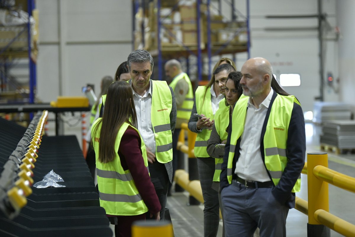 menadzerSAM's tweet image. Naši članovi su na SAM Open Day događaju imali priliku da posete Milšped Group i upoznaju se sa načinom rada i razvojem jedne od vodećih logističkih kompanija u regionu.

Hvala kompaniji Milšped Group i Nebojši na gostoprimstvu i prijatnom druženju!

#SAMOpenDay #menadžerSAM #SAM
