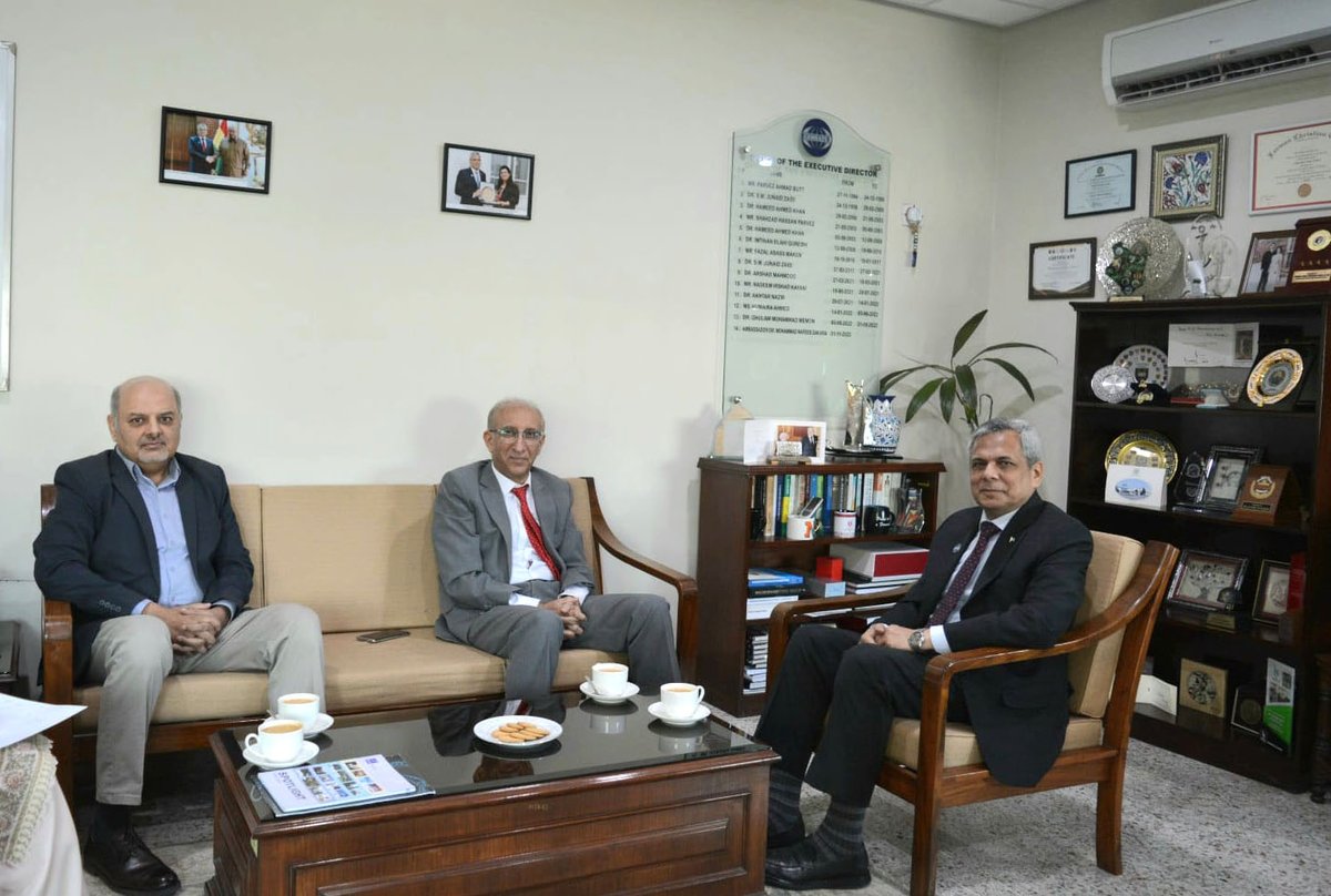 COMSATS_en's tweet image. Amb. Dr. @ZakariaNafees welcomed Abdur Rauf Khan, Country Director @OPMglobal  🇵🇰 for an engaging exchange on both organizations' programs &amp;amp; activities. The meeting explored collaboration opportunities in capacity building, #education, #health, #climate change, and knowledge
