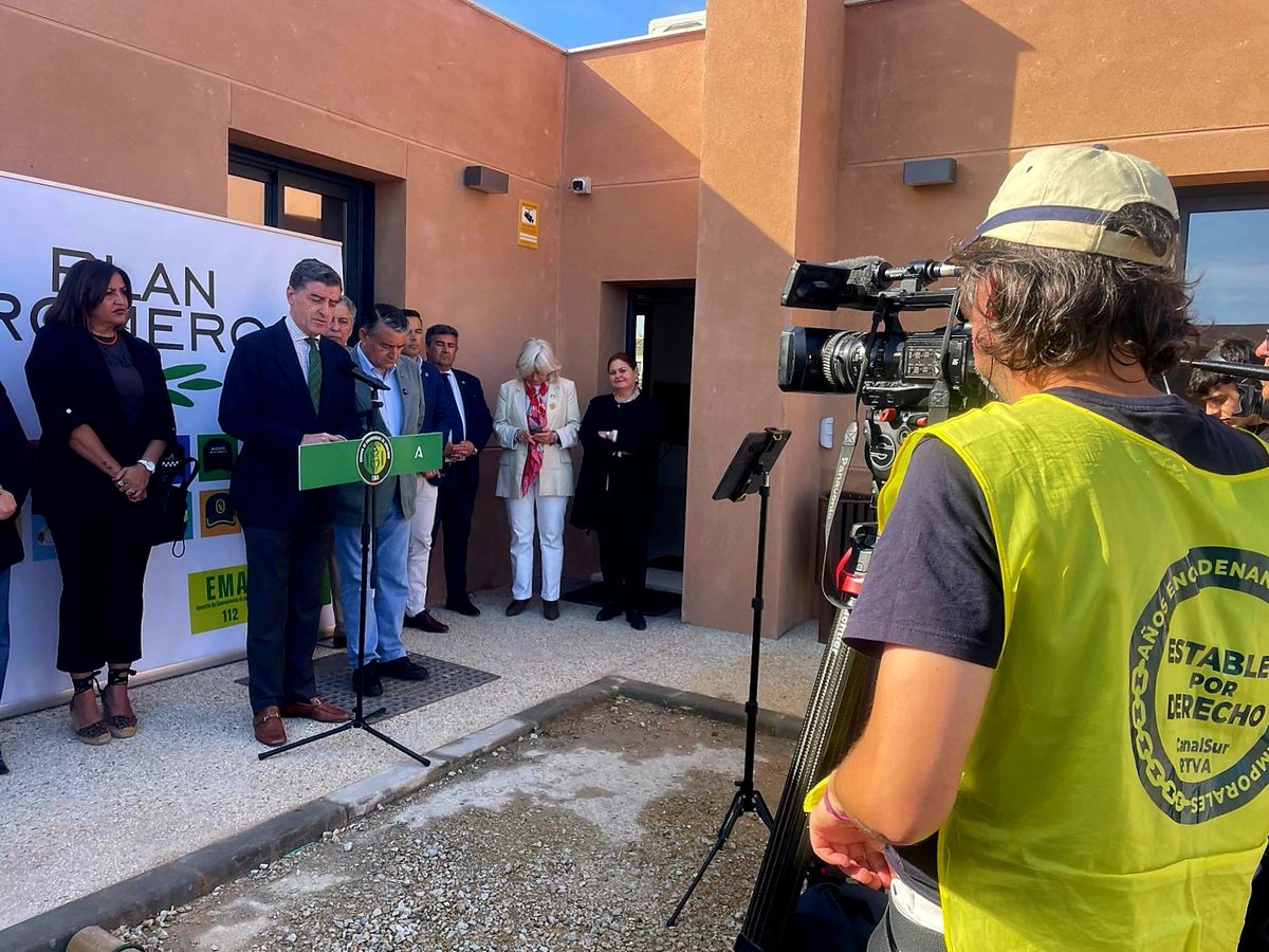 Hola, <a href="/antoniosanz/">Antonio Sanz Cabello</a>. El Rocío llega a toda Andalucía y más allá gracias a <a href="/canalsur/">CanalSur</a> . Y gracias a l@s trabajador@s en situación precaria desde hace años. Solucionar lo nuestro es más fácil que poner en marcha el Plan Romero y está en su mano #ahílodejo
#EstablesYaRTVA