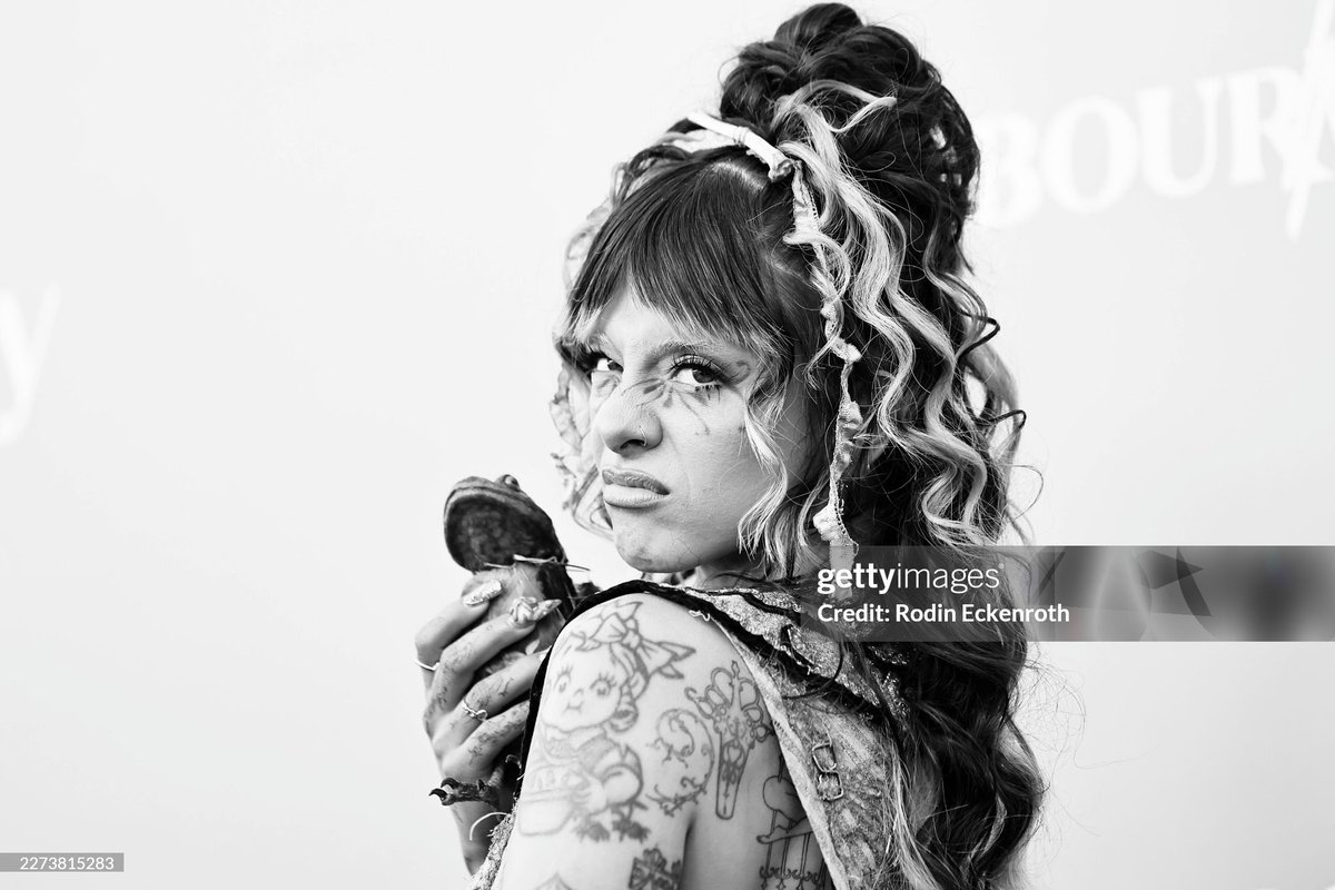 melaniemcentral's tweet photo. Novas fotografias profissionais de Melanie Martinez no tapete vermelho da Billboard Woman in Music 2026. 💕 https://t.co/qCaHHCoUsK