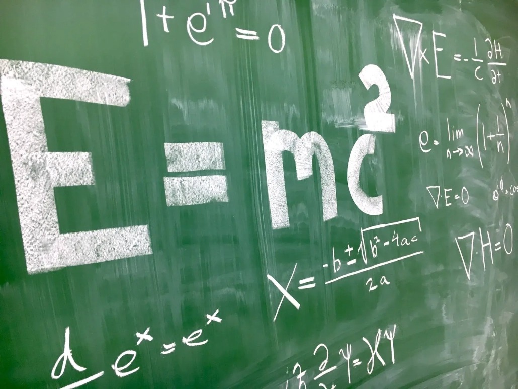 PhilosophyOfPhy's tweet photo. Study physics. Not for formulas, but for the thinking process.🧠 https://t.co/BbH7Hu2MZg